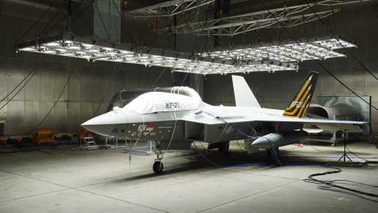 방위사업청은 한국형 전투기 KF-21 체계개발사업이 작년에 주요 성과들을 달성했으며, 이를 바탕으로 2026년 체계개발 성공과 전력화에도 차질이 없도록 최선을 다하겠다고 10일 밝혔다. 사진은 고온환경시험을 수행 중인 KF-21 시제 4호기. 2024.1.10 [방위사업청 제공]